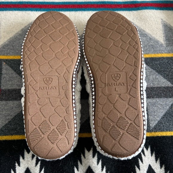 Ariat snuggle slippers! Brand new - Picture 4 of 7